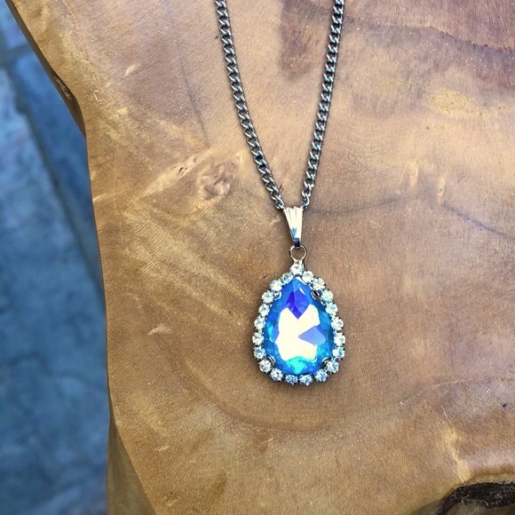 Light Sapphire AB Crystal Halo Necklace - Picture 3 of 12